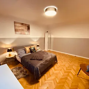 Hostel Clicktheflat Karmelicka, Warszawa